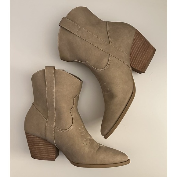 Rachel Zoe Rocky Low Cowboy Boots | Light Tan | Size 8M - Picture 1 of 9
